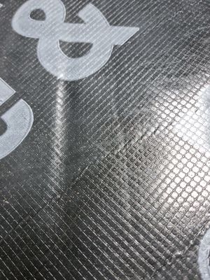 Αντιολισθητική βουτυλική τοποθετημένη σε στρώματα ταινίες Hdpe ταινία για Underlayment